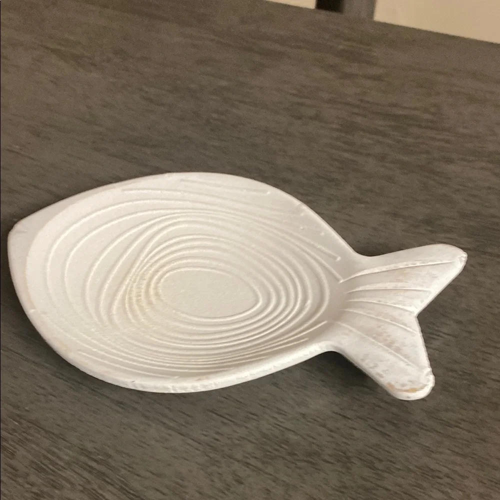 White Fish-Shaped Decorative Plate with Spiral Design